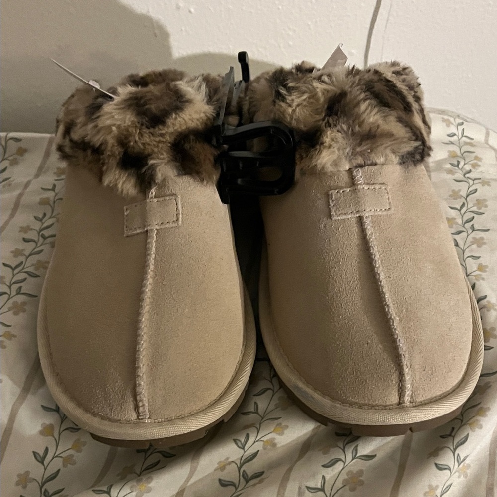 Cozy Tan Kids Slippers with Faux Fur Trim